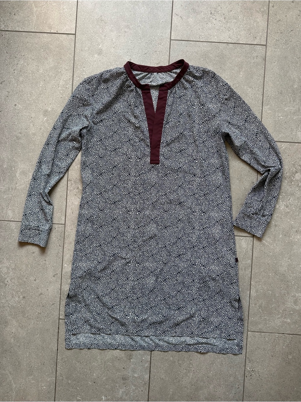 Lululemon Effortless dress plush petal design in Black ghost/Bordeaux size Large